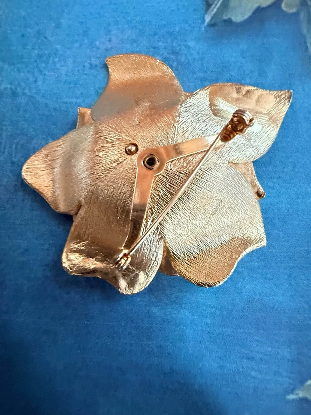 N/A elegant gold